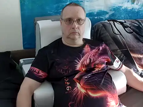 Snapshot of Manfred1012 chatting on February 17, 2:37 pm Manfred1012 online show from February 17, 2:37 pm