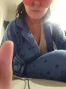 Snapshot of Vagabondainnamorata chatting on October 18, 5:32 am Vagabondainnamorata online show from October 18, 5:32 am