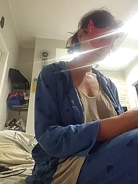 Snapshot of Vagabondainnamorata chatting on October 23, 3:28 am Vagabondainnamorata online show from October 23, 3:28 am