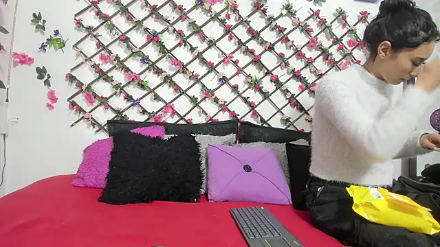 Snapshot of thedream_girls chatting on January 20, 11:35 am thedream girls online show from January 20, 11:35 am
