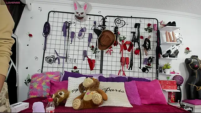 Snapshot of thedream_girls chatting on June 12, 1:10 pm thedream girls online show from June 12, 1:10 pm