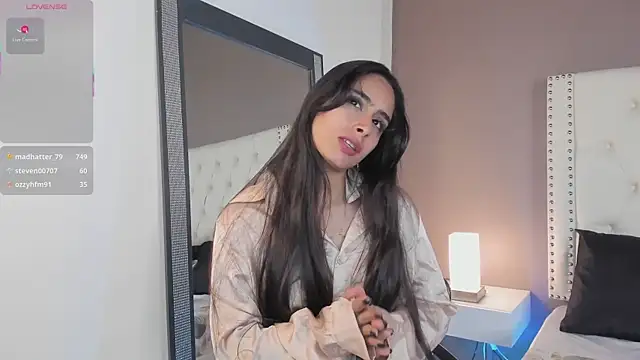 Julia Martinez  online show from April 29, 5:52 pm