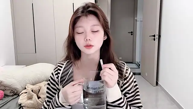 Snapshot of yangyang-1115 chatting on October 9, 4:54 am yangyang-1115 online show from October 9, 4:54 am