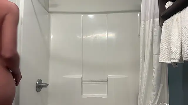 emilyrod01 online show from December 3, 7:00 pm