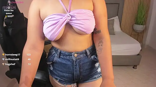 Snapshot of aurora_johnson_ chatting on January 11, 8:43 am aurora johnson  online show from January 11, 8:43 am