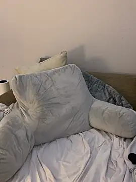 Snapshot of badlills201 chatting on March 3, 2:18 am badlills201 online show from March 3, 2:18 am