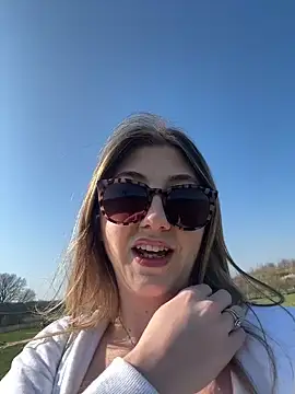 Snapshot of badlills201 chatting on March 19, 2:10 pm badlills201 online show from March 19, 2:10 pm