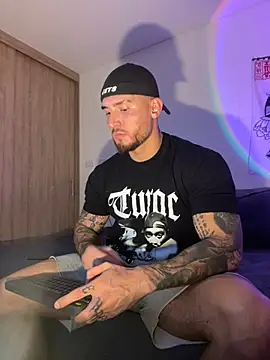 DimitriSullivan  online show from May 18, 1:45 am