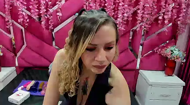 Snapshot of alaha_evans chatting on December 5, 6:33 pm alaha evans online show from December 5, 6:33 pm