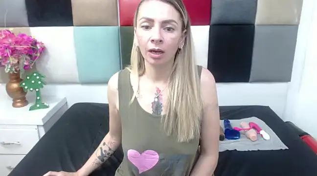 Snapshot of alaha_evans chatting on January 11, 9:57 am alaha evans online show from January 11, 9:57 am