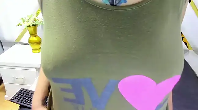 Snapshot of alaha_evans chatting on February 25, 9:31 am alaha evans online show from February 25, 9:31 am
