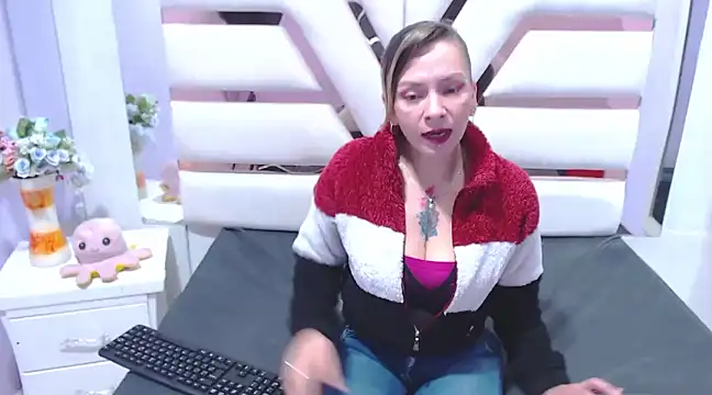 Snapshot of alaha_evans chatting on March 15, 9:41 am alaha evans online show from March 15, 9:41 am