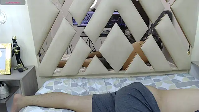 Snapshot of AndrewPherson chatting on January 4, 6:40 pm AndrewPherson online show from January 4, 6:40 pm