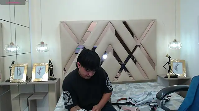 Snapshot of AndrewPherson chatting on January 5, 6:45 pm AndrewPherson online show from January 5, 6:45 pm