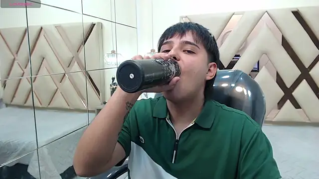 Snapshot of AndrewPherson chatting on January 12, 1:48 pm AndrewPherson online show from January 12, 1:48 pm