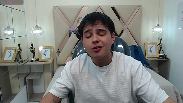 Snapshot of AndrewPherson chatting on January 25, 12:58 pm AndrewPherson online show from January 25, 12:58 pm