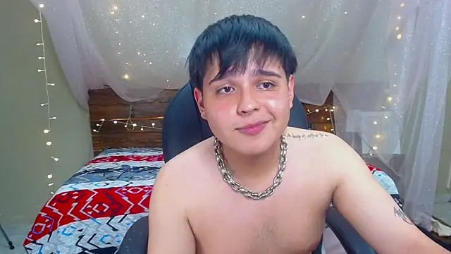 Snapshot of AndrewPherson chatting on February 8, 6:33 pm AndrewPherson online show from February 8, 6:33 pm