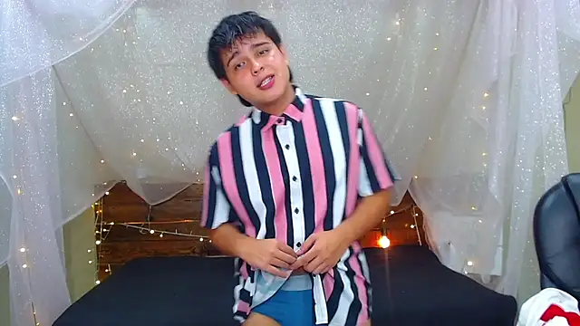 Snapshot of AndrewPherson chatting on March 1, 6:32 pm AndrewPherson online show from March 1, 6:32 pm