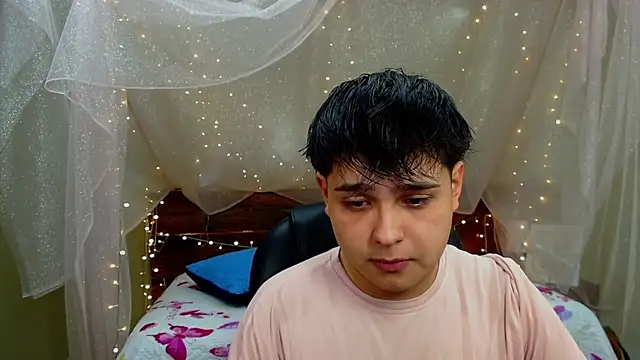 Snapshot of AndrewPherson chatting on March 11, 12:17 pm AndrewPherson online show from March 11, 12:17 pm