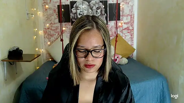 Snapshot of anthiamelisa chatting on October 27, 8:24 pm anthiamelisa online show from October 27, 8:24 pm