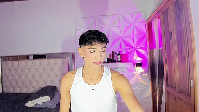 im sebaslopez online show from February 14, 6:54 am