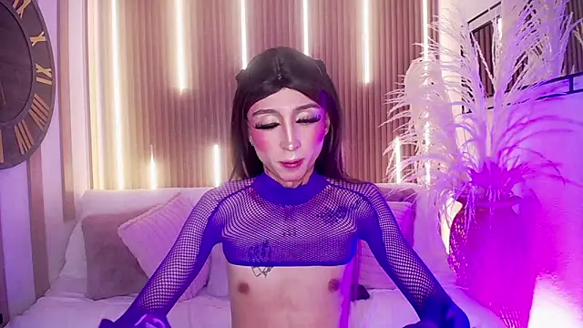 Aniie Doll online show from November 7, 8:20 pm