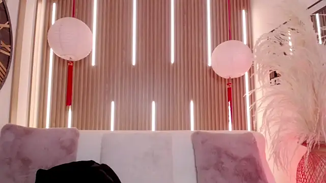 Aniie Doll online show from January 14, 8:25 pm