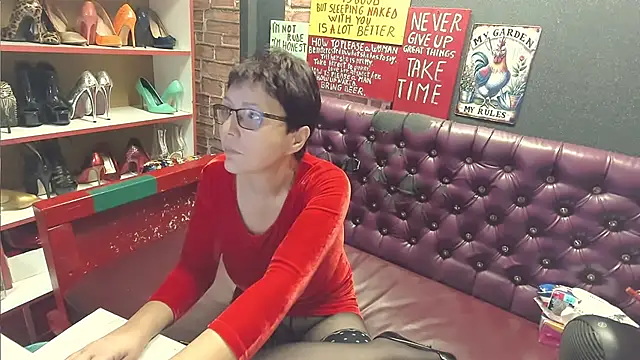 Snapshot of Lily4yourfun chatting on December 11, 7:09 am Lily4yourfun online show from December 11, 7:09 am