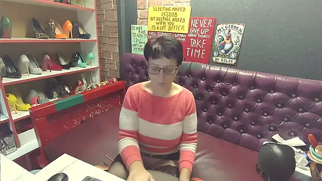 Snapshot of Lily4yourfun chatting on December 27, 6:35 am Lily4yourfun online show from December 27, 6:35 am