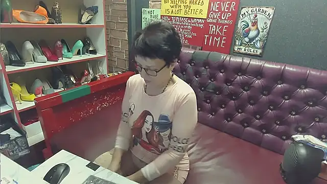 Snapshot of Lily4yourfun chatting on January 4, 7:03 am Lily4yourfun online show from January 4, 7:03 am