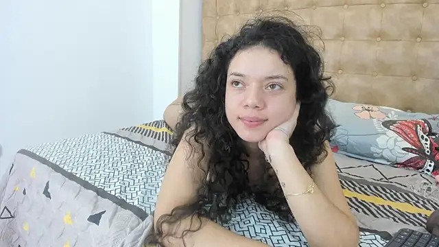 Snapshot of hanna__jadidi chatting on January 12, 1:37 pm hanna jadidi online show from January 12, 1:37 pm