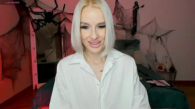 Lana kitty   online show from October 26, 11:20 pm