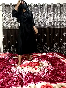 Snapshot of Cute-Bhavya chatting on March 17, 1:35 am Cute-Bhavya online show from March 17, 1:35 am