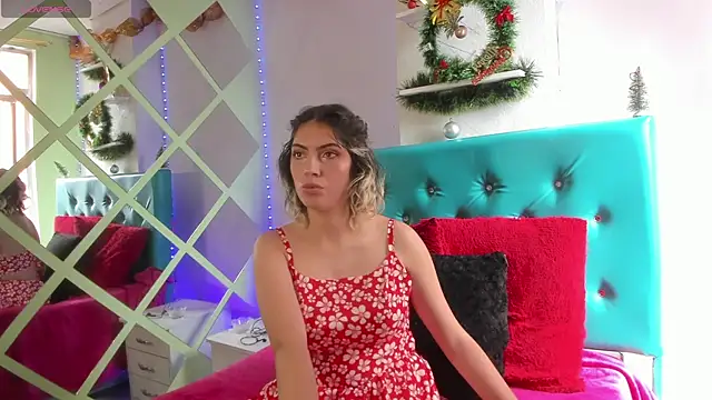 Snapshot of Annie__winter chatting on December 15, 2:27 pm Annie winter online show from December 15, 2:27 pm