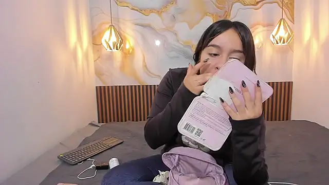 MelissaGilll online show from November 30, 1:15 pm