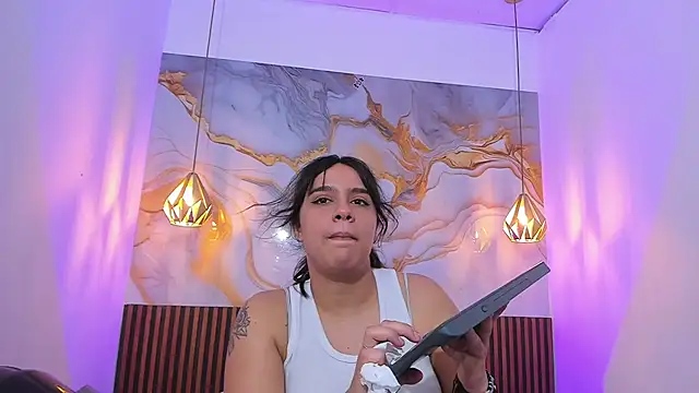 MelissaGilll online show from December 19, 7:10 pm