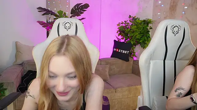 Snapshot of Maggie_tenderness chatting on December 24, 3:37 pm Maggie tenderness online show from December 24, 3:37 pm