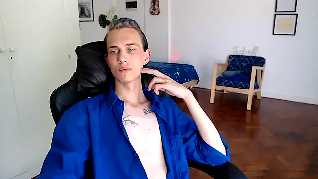 Den BlueXx online show from December 10, 2:39 pm