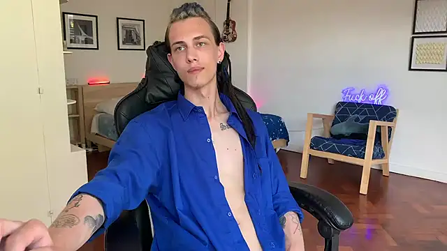 Den BlueXx online show from December 10, 9:22 pm
