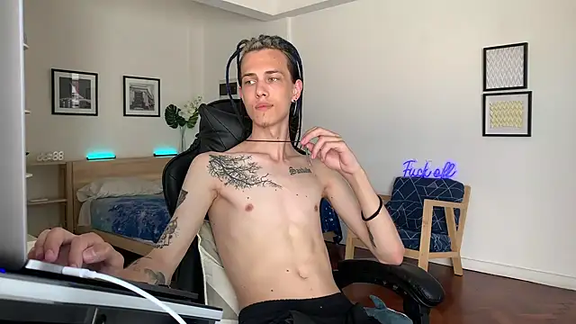 Den BlueXx online show from December 18, 1:23 pm
