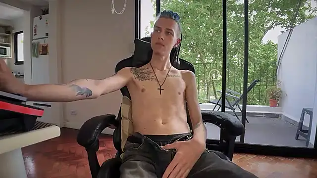 Den BlueXx online show from November 18, 8:02 pm