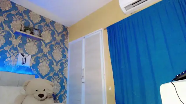 nicoledollts online show from November 17, 5:41 pm