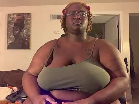 BigKittyRaven online show from January 12, 2:03 am