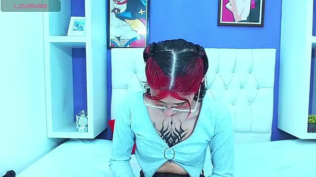 aliss-diaz online show from March 17, 11:00 pm