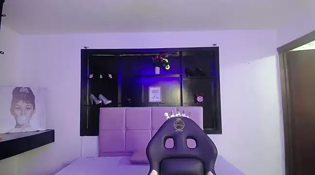 Angela Diaz  online show from January 29, 12:45 pm