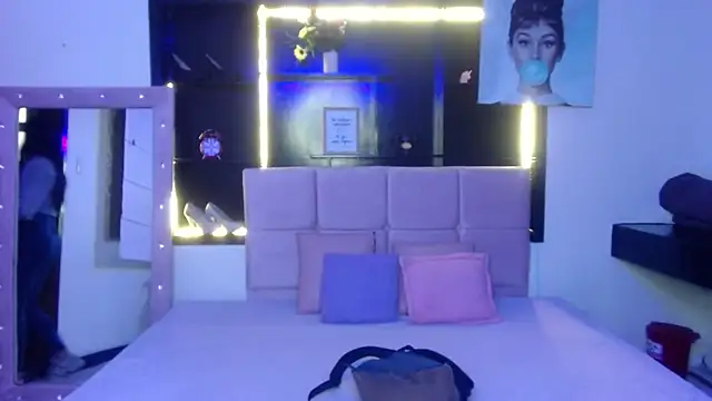 Angela Diaz  online show from February 6, 11:54 am