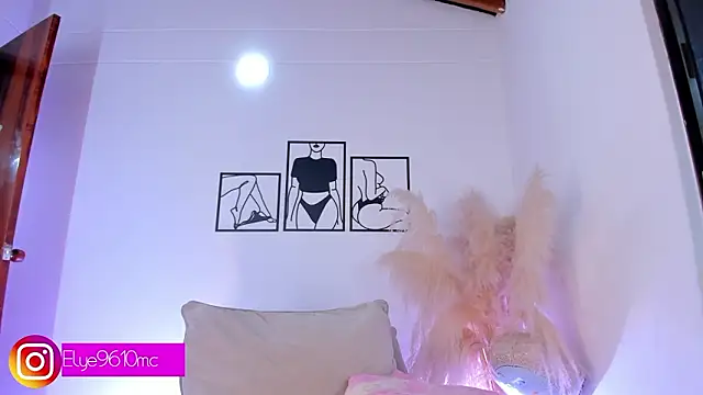 Snapshot of ellie_mcdonald chatting on March 29, 4:23 am ellie mcdonald online show from March 29, 4:23 am