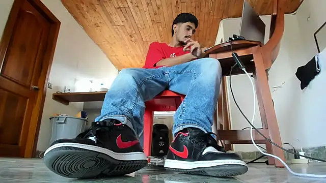 Snapshot of latin_bbc chatting on February 5, 9:41 pm latin bbc online show from February 5, 9:41 pm