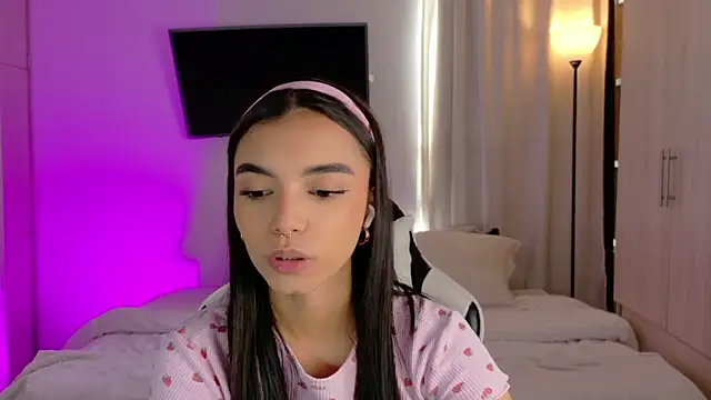 AnabelWolf online show from September 27, 4:45 pm