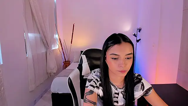 AnabelWolf online show from October 14, 4:30 pm